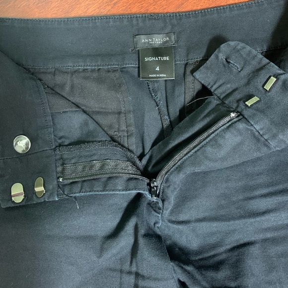 Ann Taylor | Signature Black Cotton Spandex Blend Shorts - 4 - Picture 3 of 4